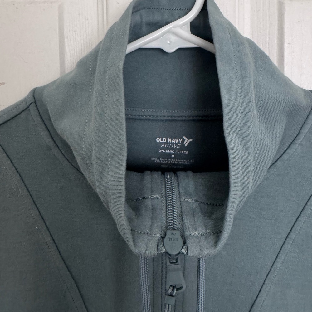 Old Navy Dynamic Fleece Half-Zip Sweatshirt - Picture 2 of 3